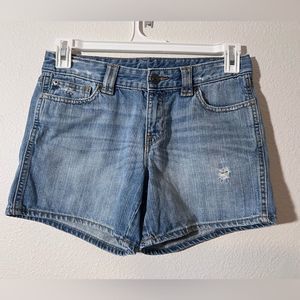 Gap women’s - Distressed Blue Jean shorts - size 4/27 - EUC